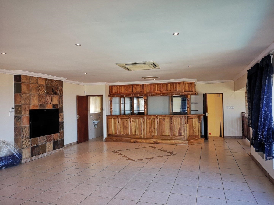 5 Bedroom Property for Sale in Menkenkop Western Cape